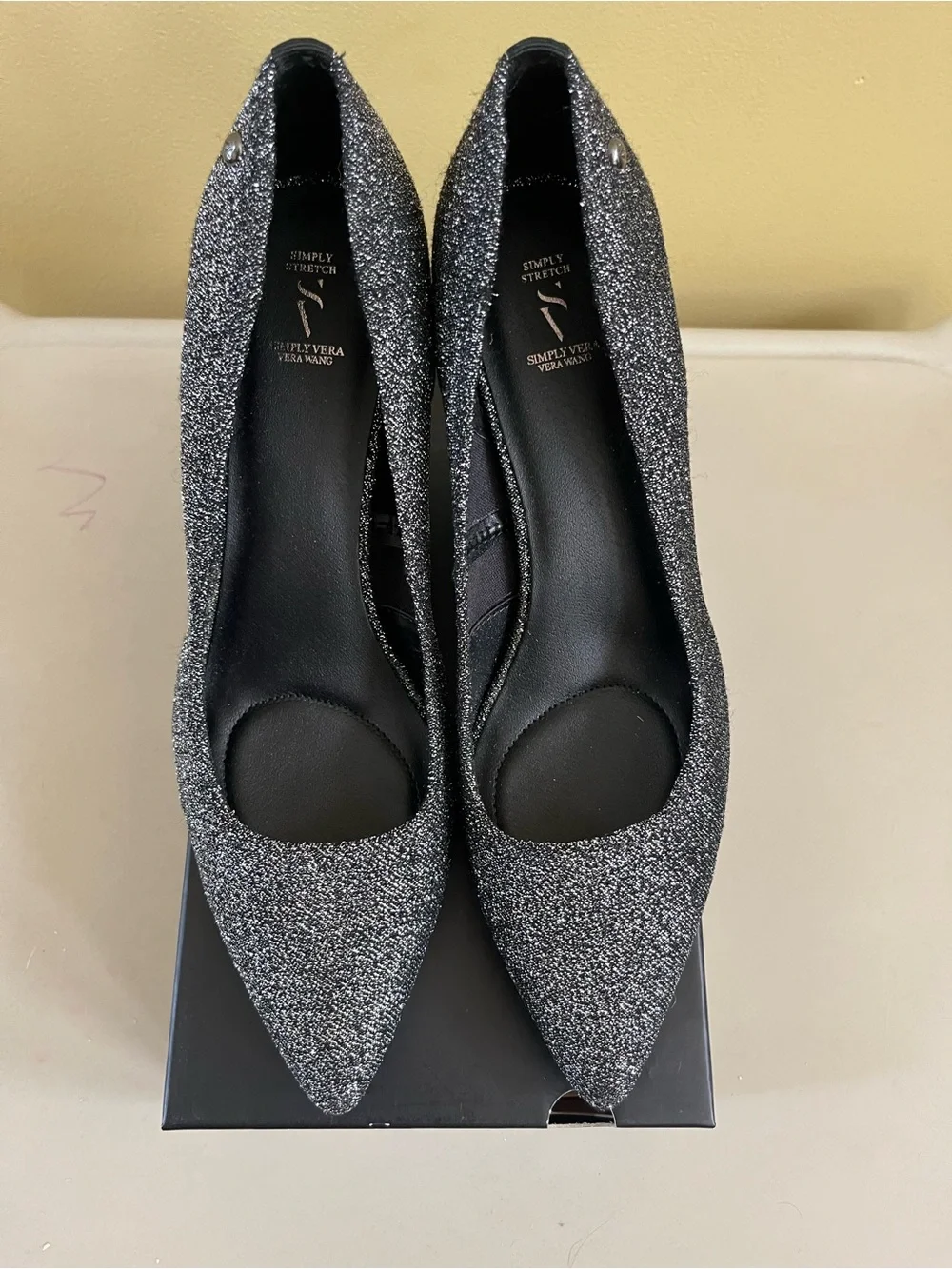 NIB Simply Vera Wang All Over Stretch Heels Size 10